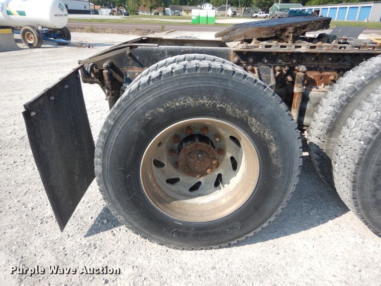 image for item JG9145 1999 Mack CH613  semi truck