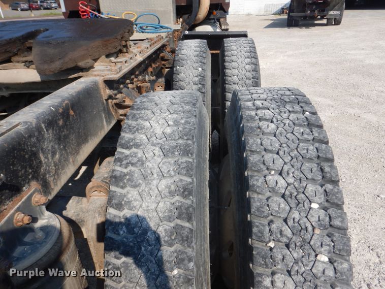 image for item JG9145 1999 Mack CH613  semi truck