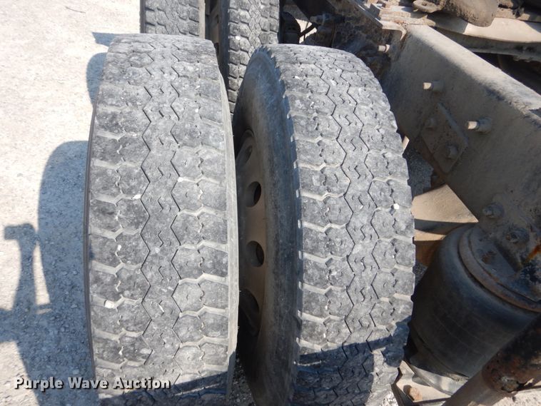 image for item JG9145 1999 Mack CH613  semi truck