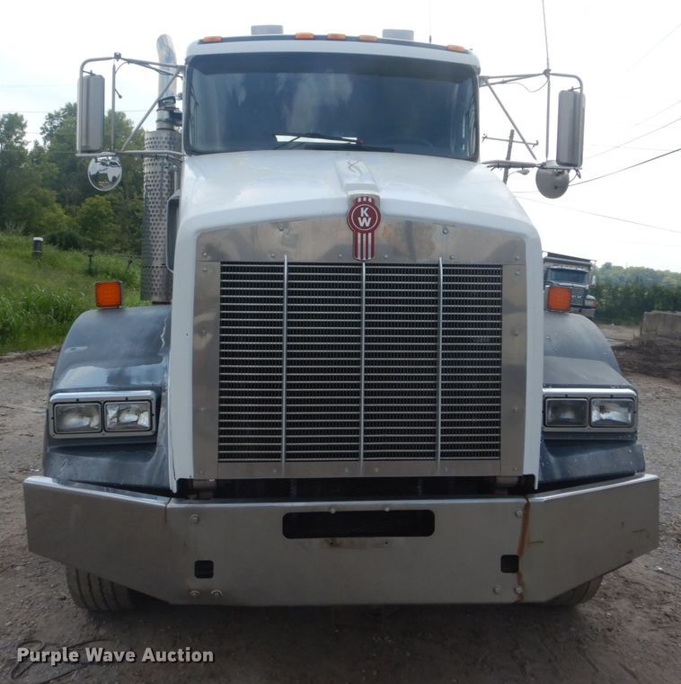 image for item JI9411 2007 Kenworth T800  semi truck