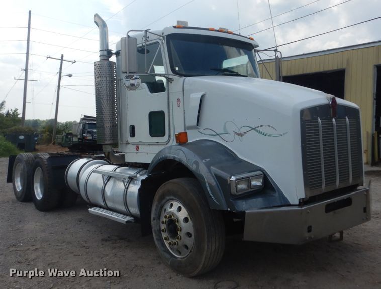 image for item JI9411 2007 Kenworth T800  semi truck