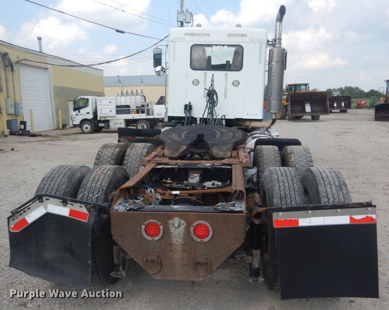 image for item JI9411 2007 Kenworth T800  semi truck