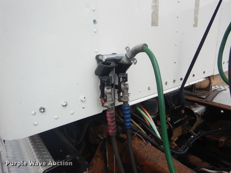 image for item JI9411 2007 Kenworth T800  semi truck