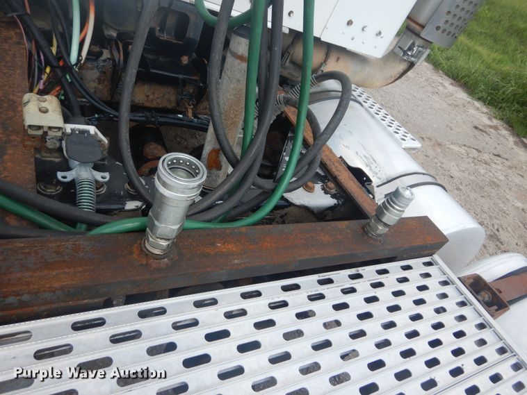 image for item JI9411 2007 Kenworth T800  semi truck