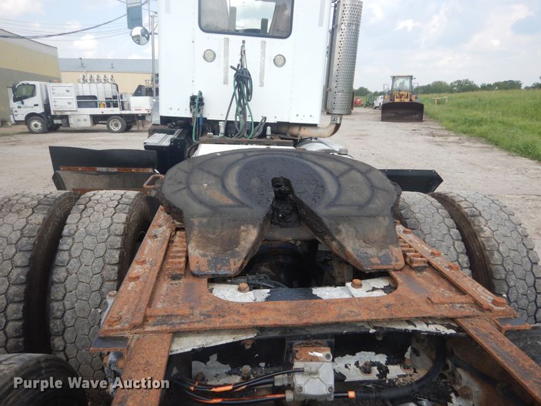 image for item JI9411 2007 Kenworth T800  semi truck