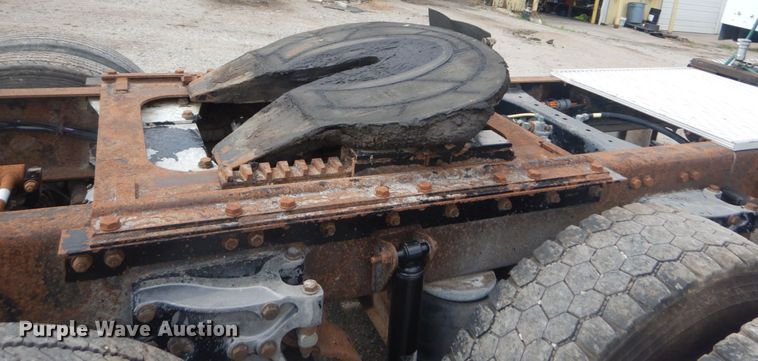 image for item JI9411 2007 Kenworth T800  semi truck