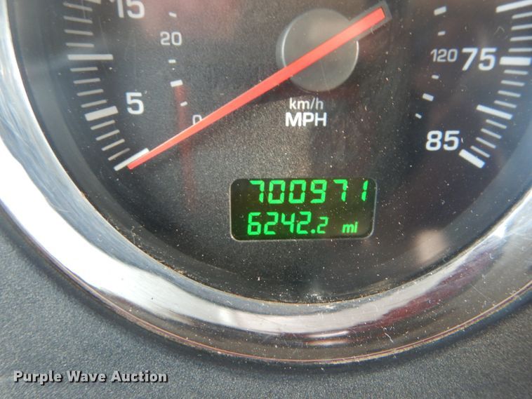 image for item JI9411 2007 Kenworth T800  semi truck