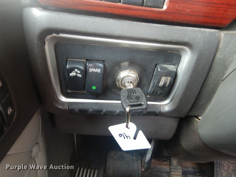 image for item JI9411 2007 Kenworth T800  semi truck