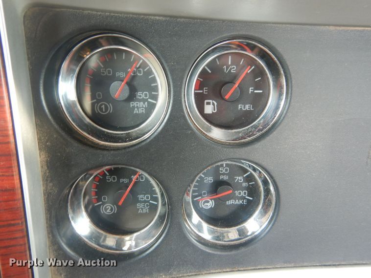 image for item JI9411 2007 Kenworth T800  semi truck