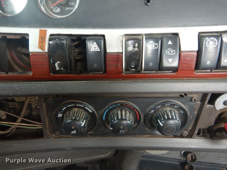 image for item JI9411 2007 Kenworth T800  semi truck