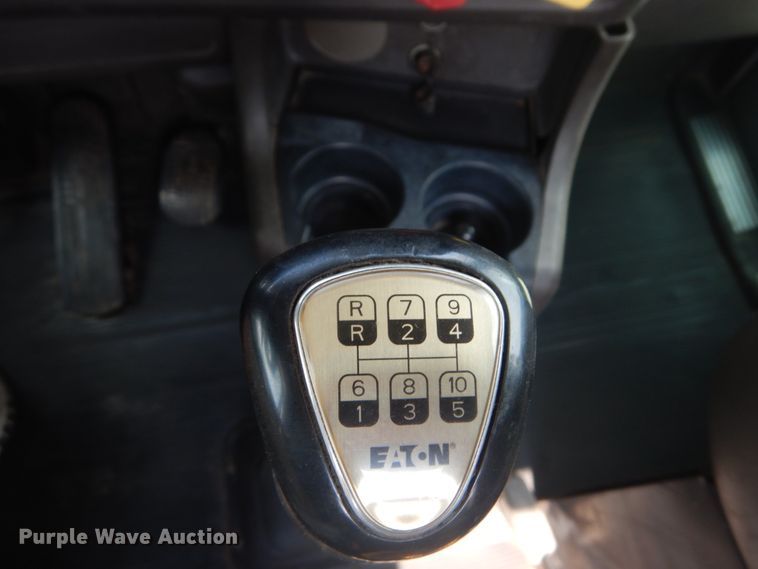 image for item JI9411 2007 Kenworth T800  semi truck