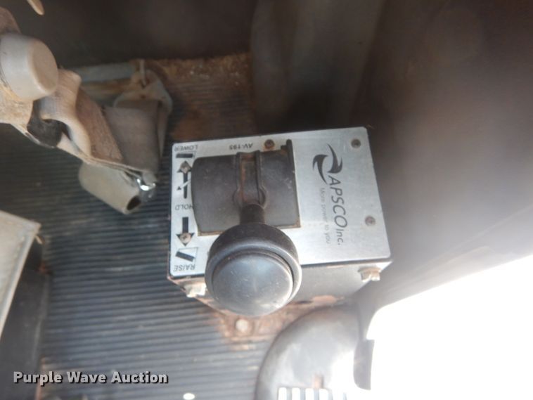 image for item JI9411 2007 Kenworth T800  semi truck