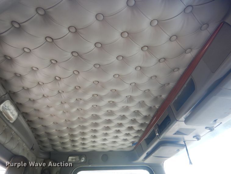 image for item JI9411 2007 Kenworth T800  semi truck