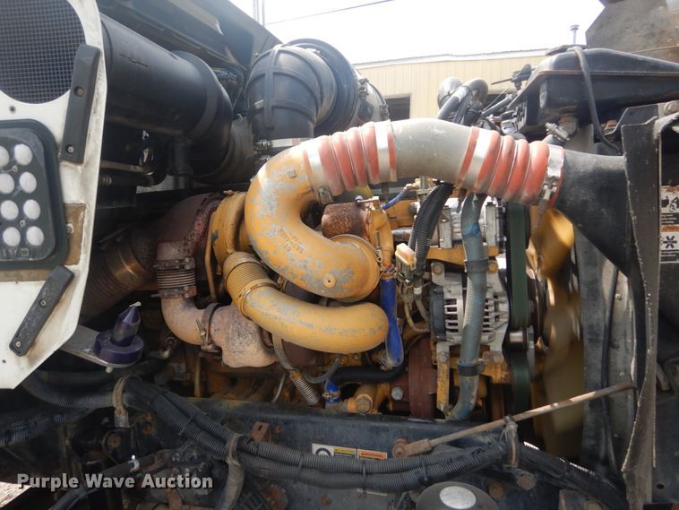 image for item JI9411 2007 Kenworth T800  semi truck