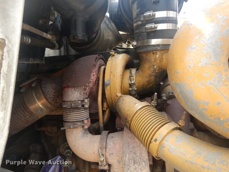 image for item JI9411 2007 Kenworth T800  semi truck