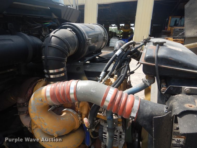 image for item JI9411 2007 Kenworth T800  semi truck