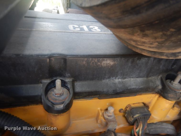 image for item JI9411 2007 Kenworth T800  semi truck