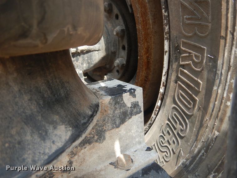 image for item JI9411 2007 Kenworth T800  semi truck