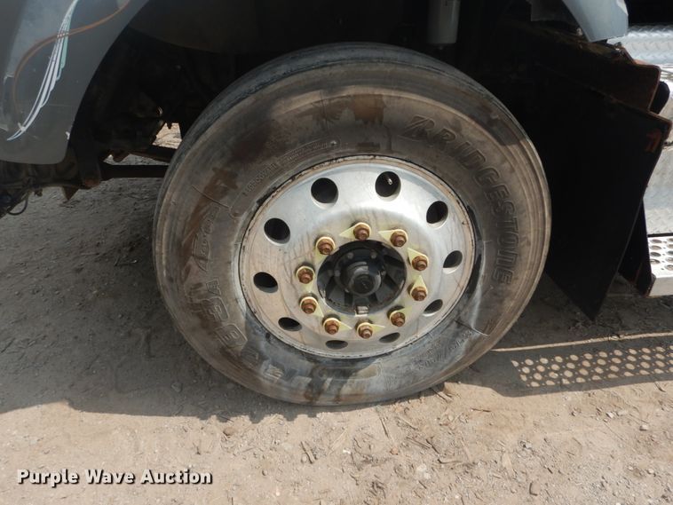 image for item JI9411 2007 Kenworth T800  semi truck