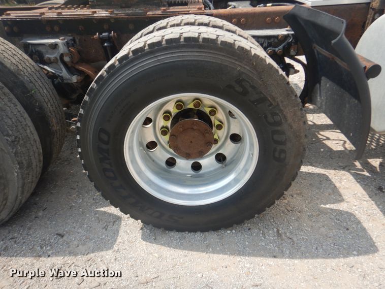 image for item JI9411 2007 Kenworth T800  semi truck