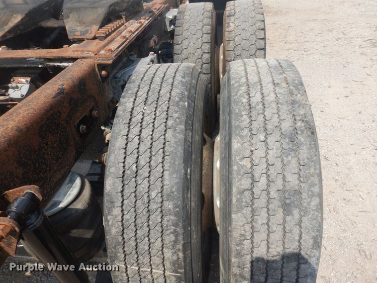 image for item JI9411 2007 Kenworth T800  semi truck