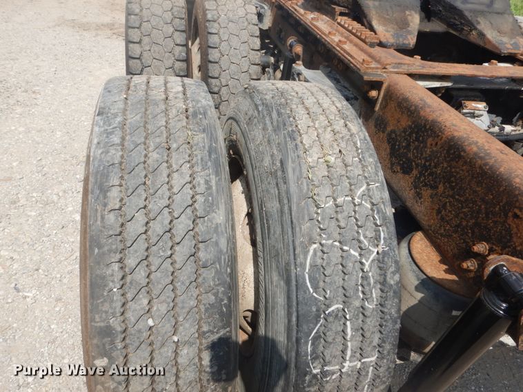 image for item JI9411 2007 Kenworth T800  semi truck