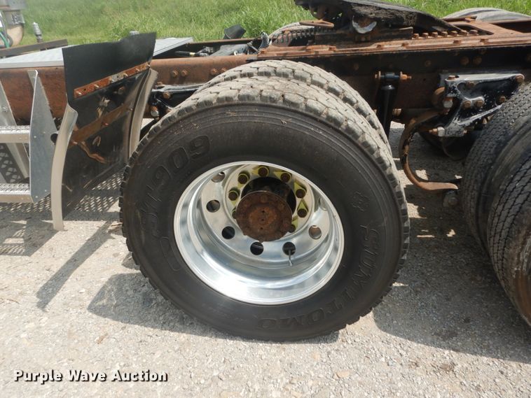 image for item JI9411 2007 Kenworth T800  semi truck