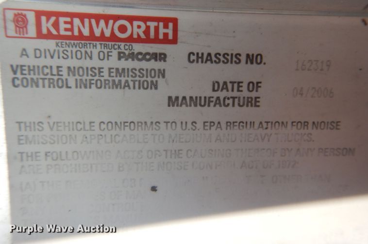 image for item JI9411 2007 Kenworth T800  semi truck