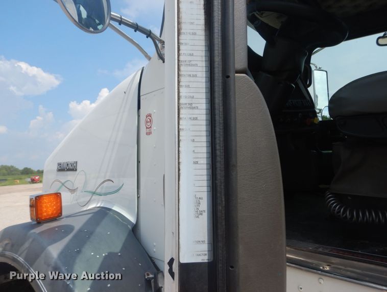 image for item JI9411 2007 Kenworth T800  semi truck