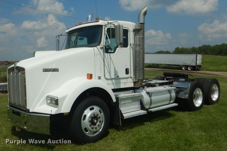 image for item JI9414 2008 Kenworth T800  semi truck