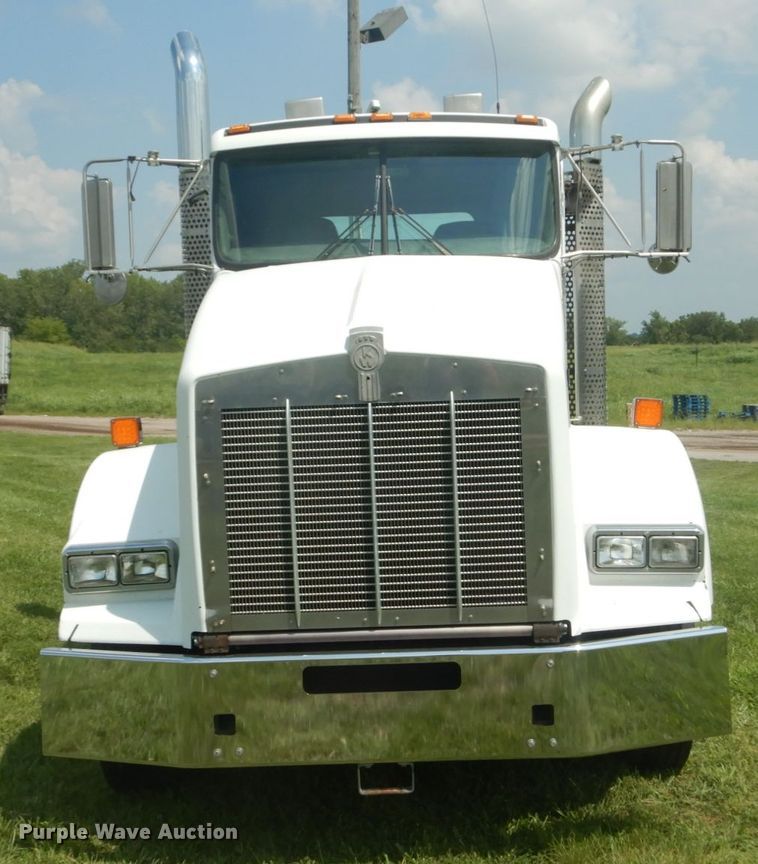 image for item JI9414 2008 Kenworth T800  semi truck