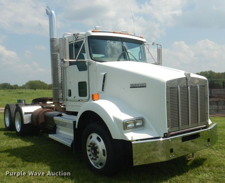 image for item JI9414 2008 Kenworth T800  semi truck