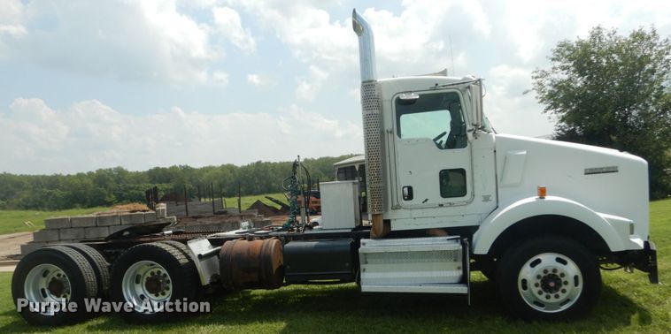 image for item JI9414 2008 Kenworth T800  semi truck