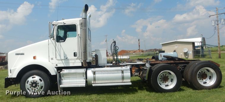 image for item JI9414 2008 Kenworth T800  semi truck