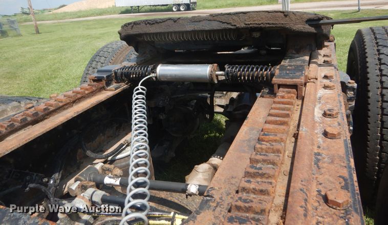 image for item JI9414 2008 Kenworth T800  semi truck