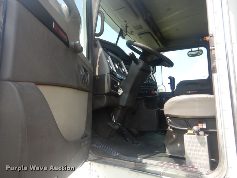 image for item JI9414 2008 Kenworth T800  semi truck