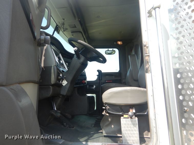 image for item JI9414 2008 Kenworth T800  semi truck