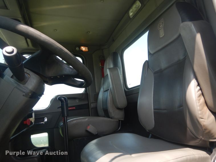 image for item JI9414 2008 Kenworth T800  semi truck