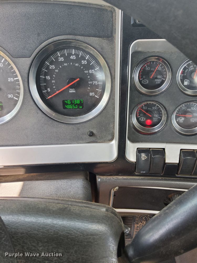 image for item JI9414 2008 Kenworth T800  semi truck