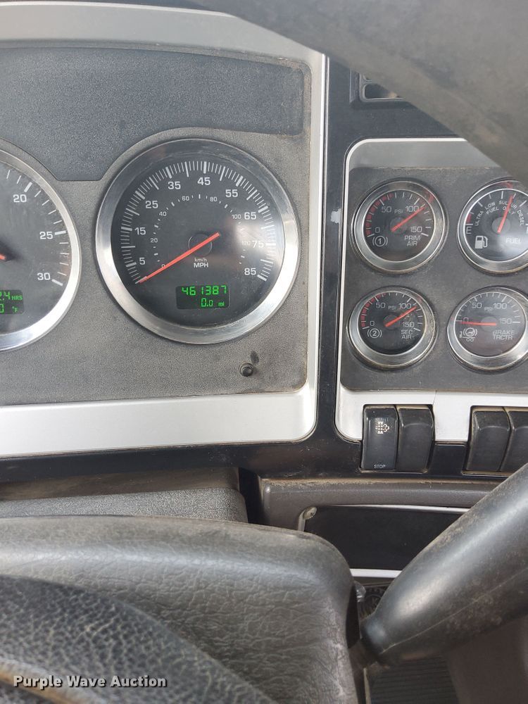 image for item JI9414 2008 Kenworth T800  semi truck