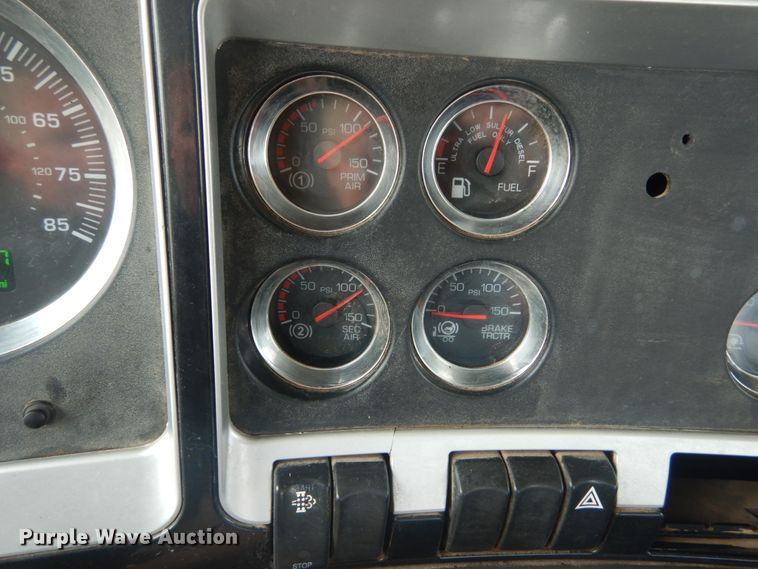 image for item JI9414 2008 Kenworth T800  semi truck