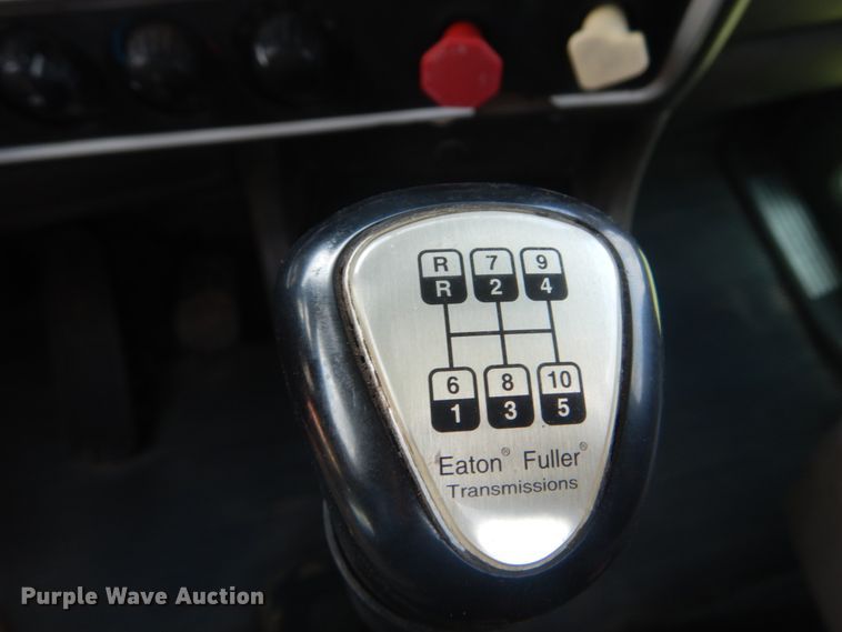 image for item JI9414 2008 Kenworth T800  semi truck