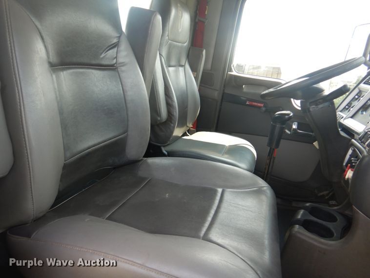 image for item JI9414 2008 Kenworth T800  semi truck