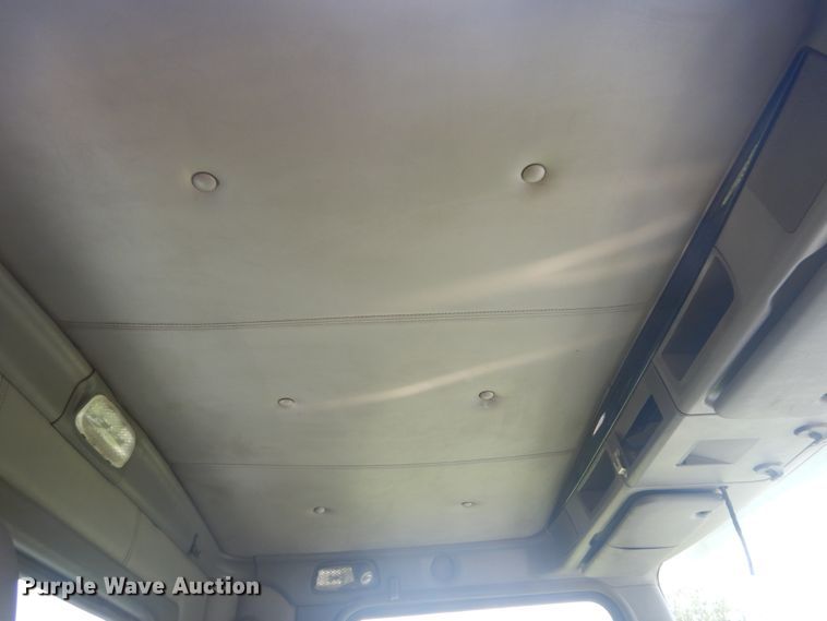 image for item JI9414 2008 Kenworth T800  semi truck