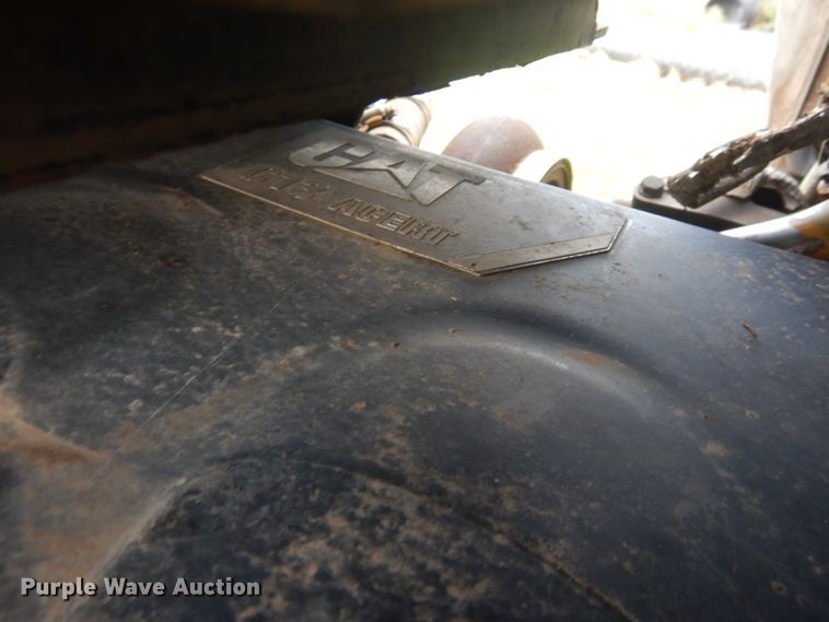 image for item JI9414 2008 Kenworth T800  semi truck