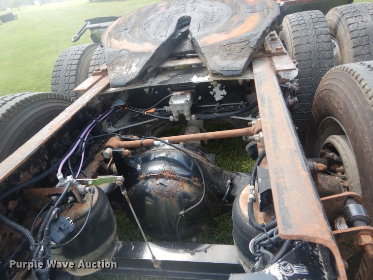 image for item JI9414 2008 Kenworth T800  semi truck