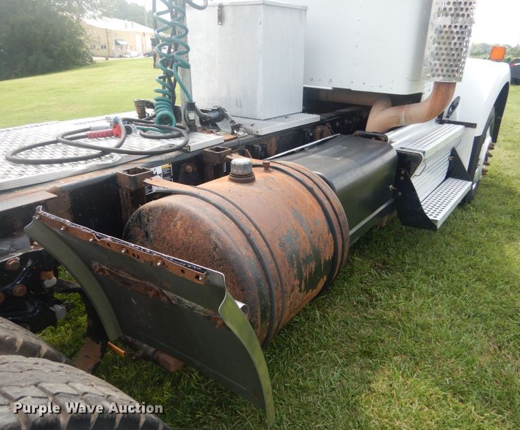 image for item JI9414 2008 Kenworth T800  semi truck