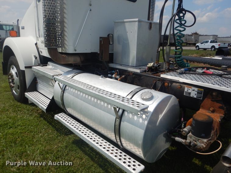 image for item JI9414 2008 Kenworth T800  semi truck