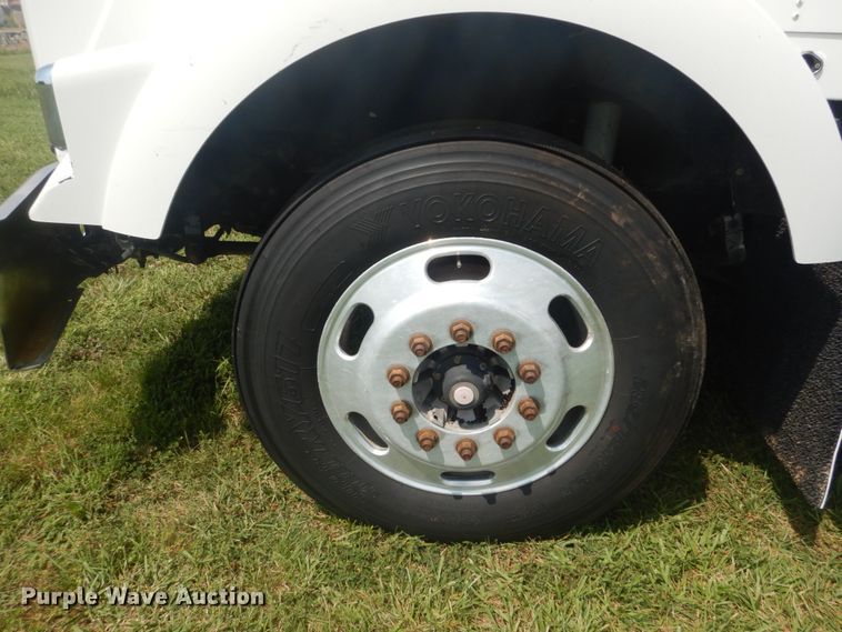 image for item JI9414 2008 Kenworth T800  semi truck