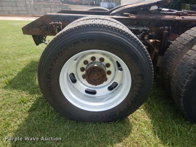 image for item JI9414 2008 Kenworth T800  semi truck